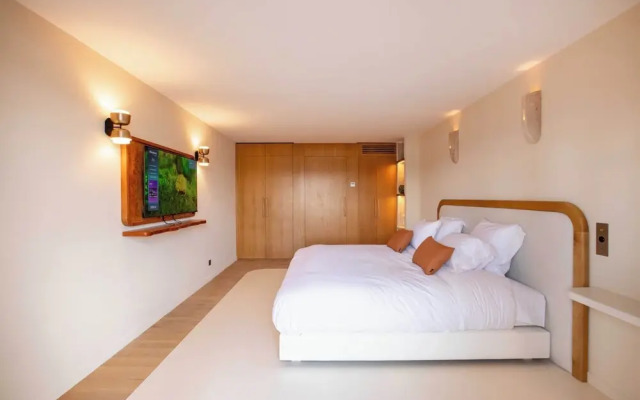 Magnificent Room With AC & Sea View in Gassin