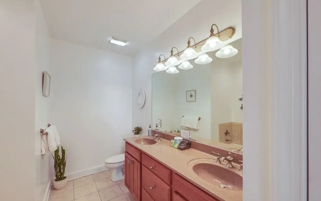 3 Mi to Beach: Ocean View Getaway w/ Pool Access