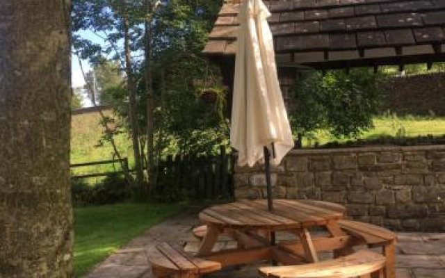 The Old Stone Trough Country Lodge & Inn