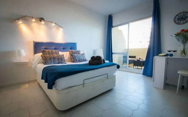 Benal Beach by Holidays2Malaga