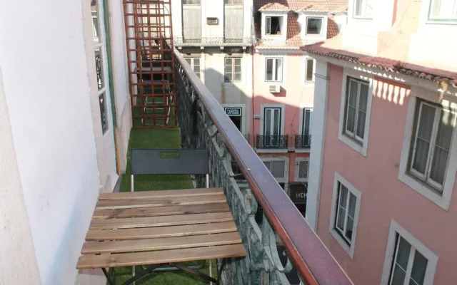 Surf in Chiado Hostel