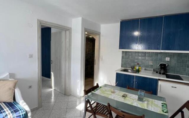 Christos rooms milos