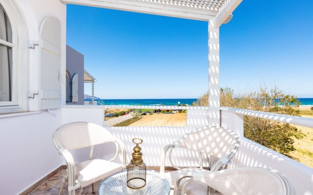 Pinelopi Beach Suites