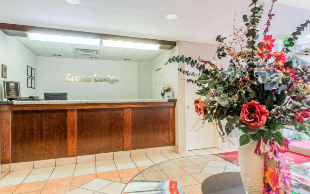 Econo Lodge Near Stewart International Airport