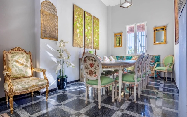 Cheerful 6 Bedroom House in Seville With Terraces