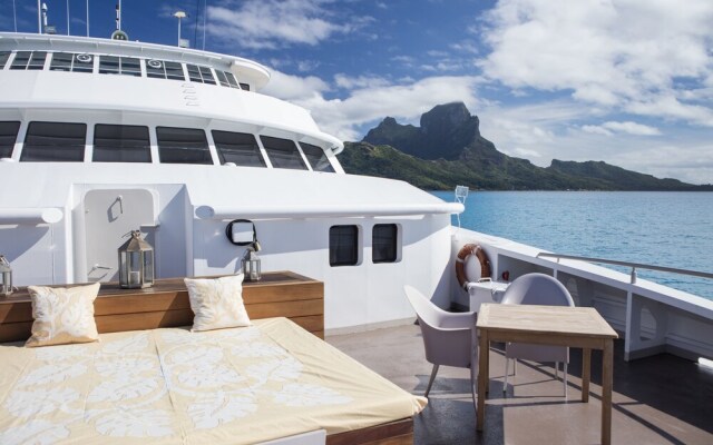 Haumana Cruises - Bora-Bora to Taha'a (Monday to Thursday)