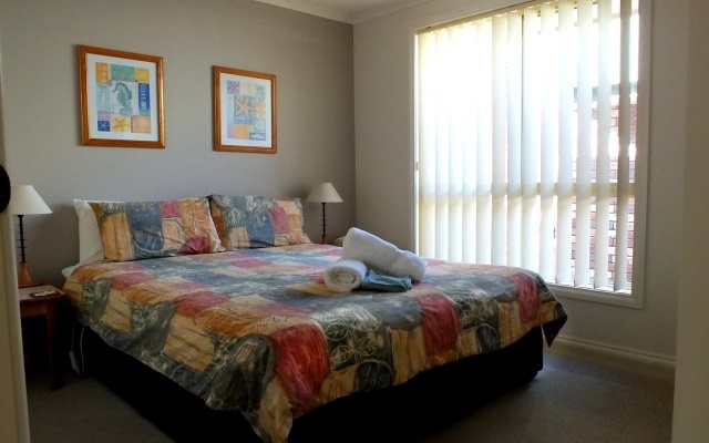 Captain's Quarters – Guest Rooms – Bermagui