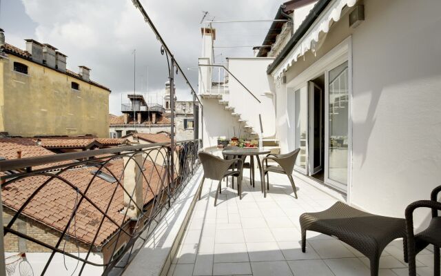 Rialto Bridge Penthouse with Terraces