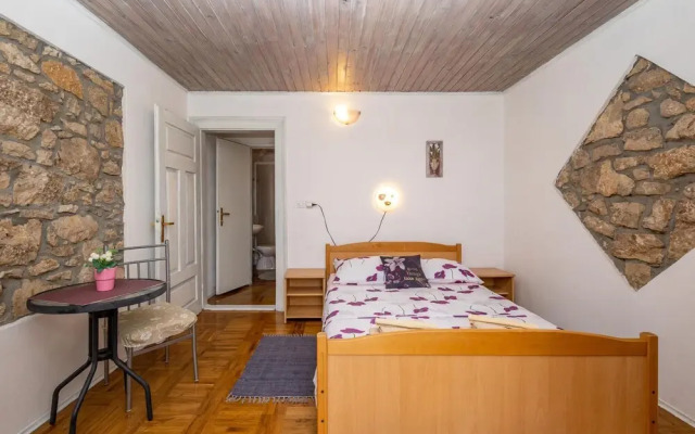 Stunning Home in Jadranovo With Wifi and 5 Bedrooms