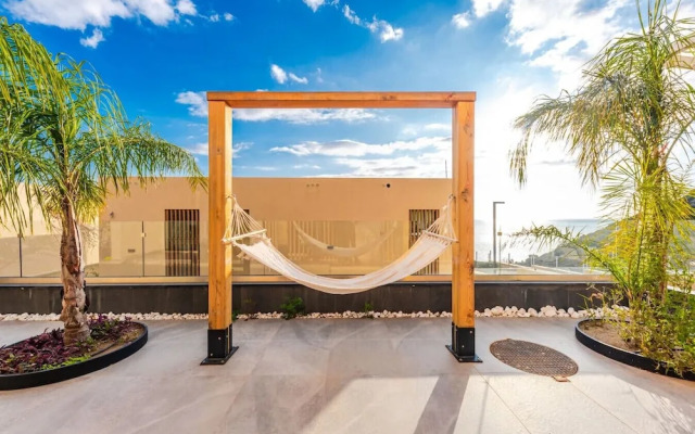 Seaside Retreat Green Coast