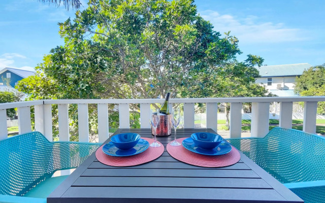 Beachside Serenity Apartment