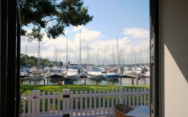 3 The Salterns, Chichester 402395