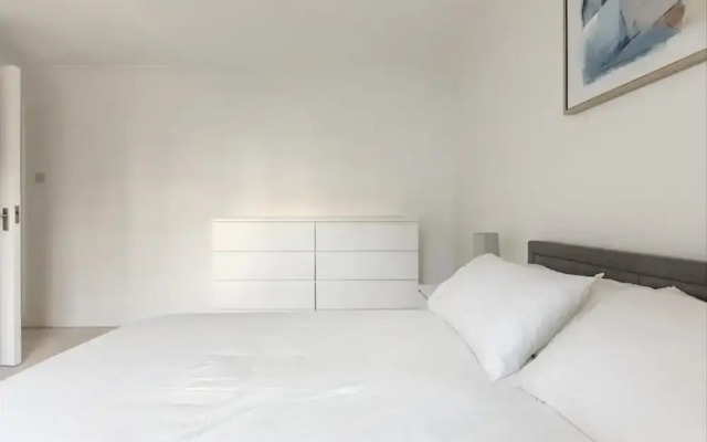 Spacious 1 bed Apartment With Parking & Balcony!