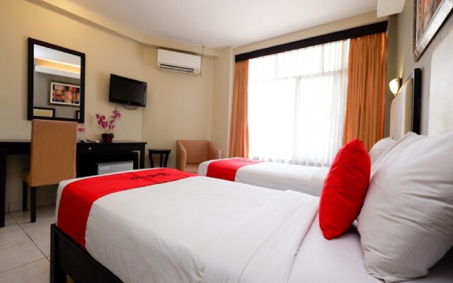 RedDoorz Plus @ Singosari Raya