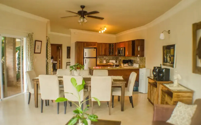 Well Furnished w Private Pool, BBQ & Palapa Bar