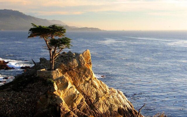 Holiday Inn Express Hotel & Suites Marina - State Beach Area by IHG