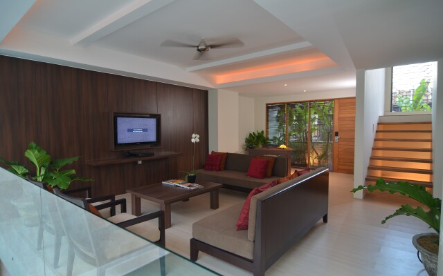 Villa Kayu Raja