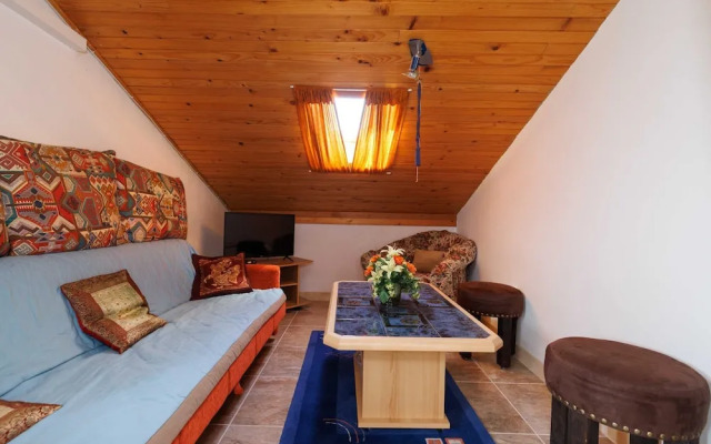 Classic and Trendy Apartment With Terrace