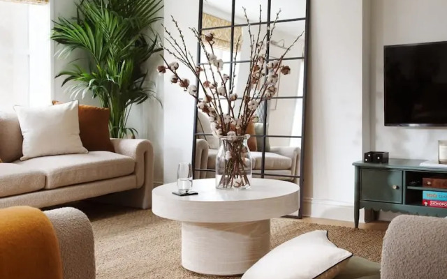 Notting Hill Mews House Sleeps 8