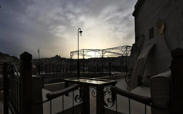 Harman Cave Hotel