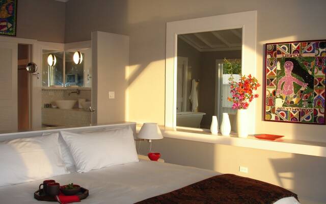 Coral Sands Inn & Cottages