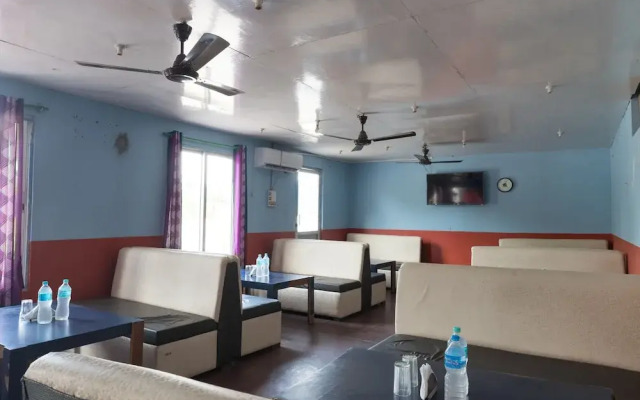 OYO 614 Subham Hotel