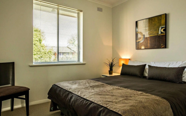 Adelaide Dresscircle Apartments Childers Street