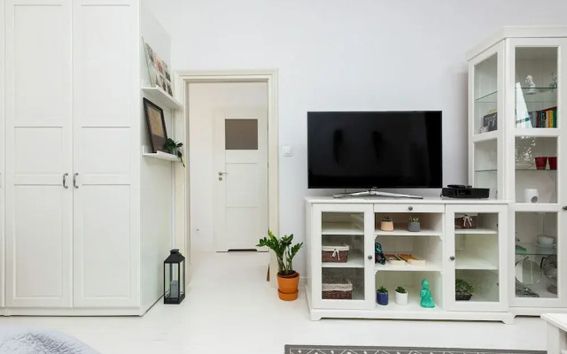 Mariensztat Warsaw by Renters