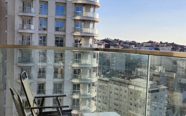 Modern 2Bed Condo in Luxurious Building