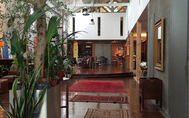 Caruma Surf Hostel & Suites