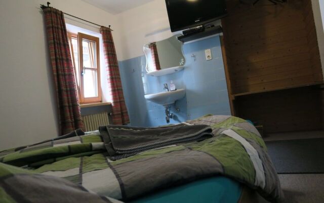 SnowBunnys BackPackers Hostel