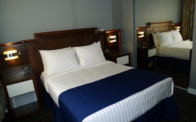 The Deluxe Hotel Vancouver