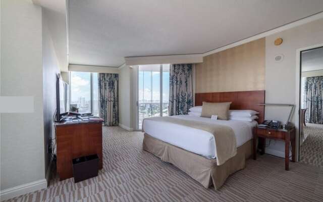 Fabulous Waterfront 2BR 2BA Trump Tower Apartment 6 Guests