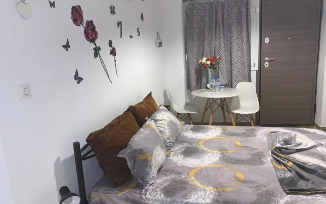 Agias Sofias 71C perfect studio