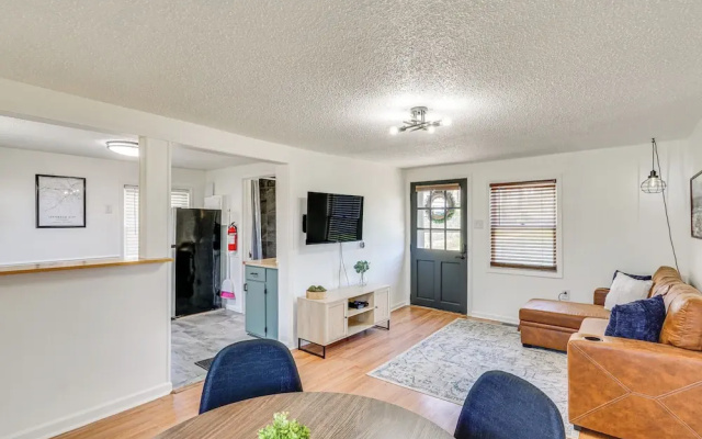 Jefferson City Bungalow: Hot Tub & Patio!