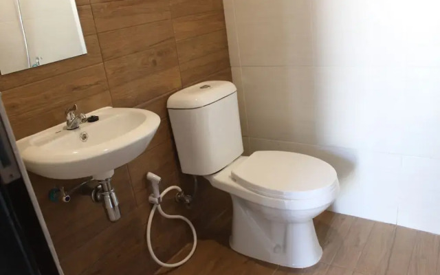 Amarilis near Sam Poo Kong