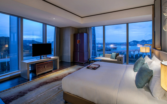 HUALUXE Xiamen Haicang Harbour View by IHG