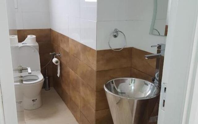 EPISTIMI 3 Bedroom Holiday House
