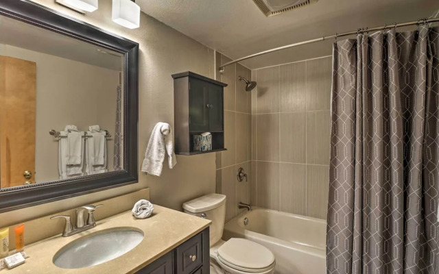 Spacious Breckenridge Condo: Walk to Ski Lifts!