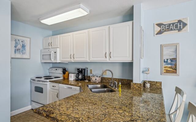 Sandpiper Cove 8112 Studio Bedroom Condo by RedAwning