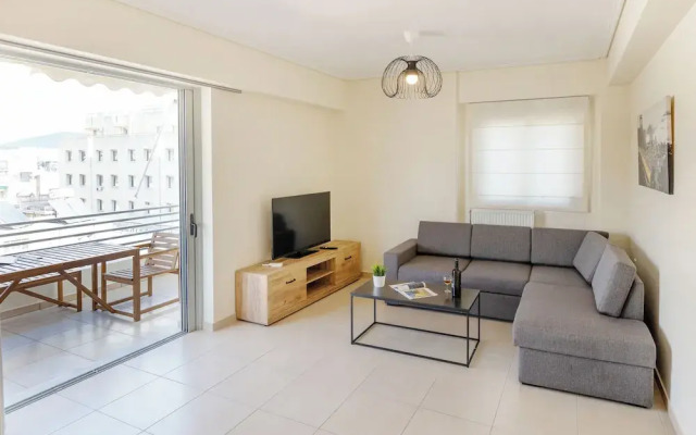 Urban Oasis with Acropolis Views by GHH