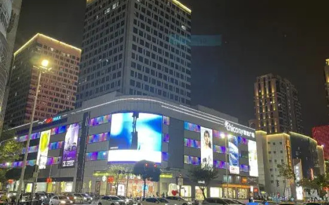 Sishi Apartment (Longyannan Road Food Street Branch Wanxiangcheng Shantou)