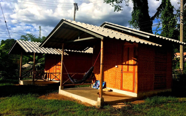 Sleepy Hut Pai