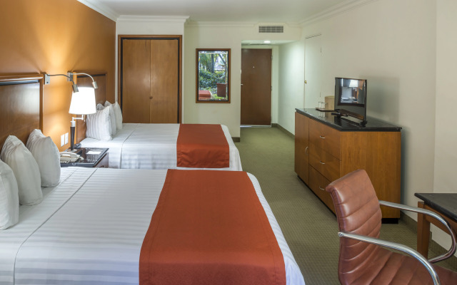 HS HOTSSON Hotel Tampico