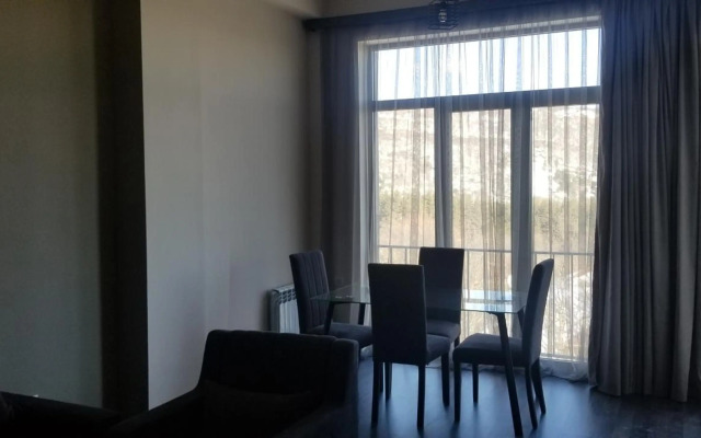 Areg's house, warm apartment in Kechi house