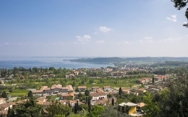 Rivoltella Apt With Pool 600m From Lake