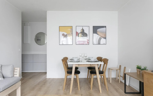 2ndhomes Modern 2BR Apartment w Balcony
