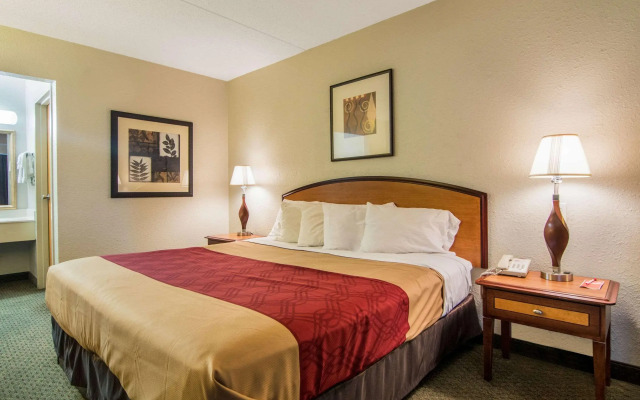 Econo Lodge Inn & Suites Conference Center