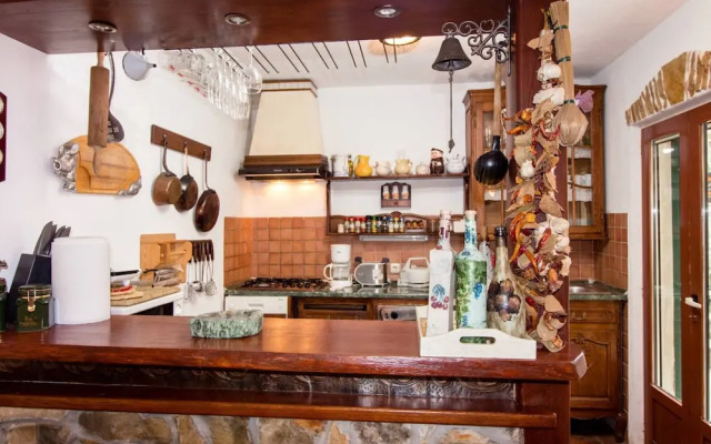 Authentic Dalmatian Hillside Escape With Pool, Sauna & BBQ