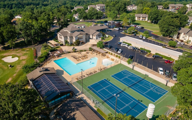 Poolside Oasis at the Pointe 2BR Condo Minutes From Table Rock Lake